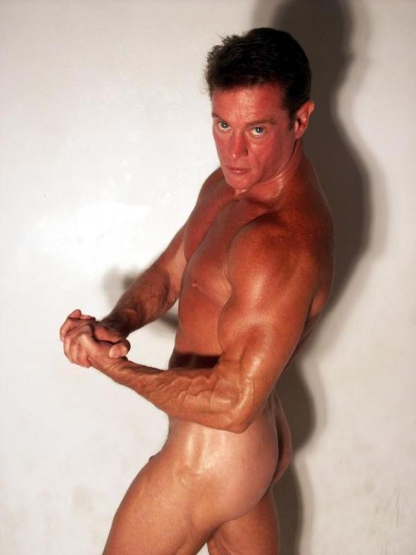 20P Sexy naked older bodybuilder