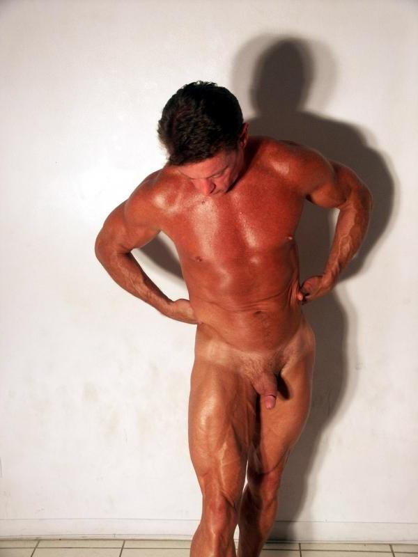 20P Sexy naked older bodybuilder