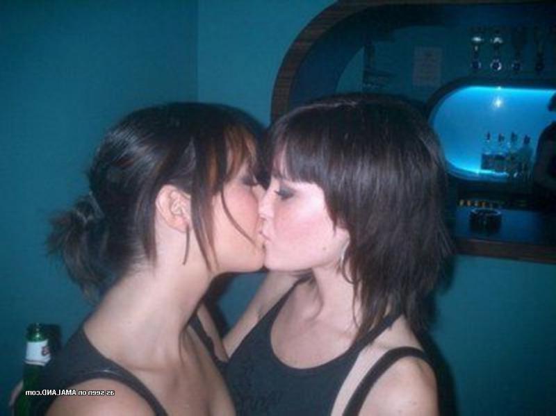 10P Selection of wild lesbian lovers kissing each other on cam