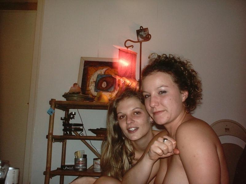 10P Naughty lesbo lovers getting wild in the nude