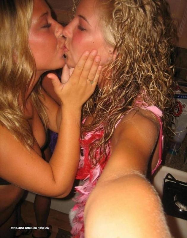 10P Selection of naughty lesbian lovers making out on cam