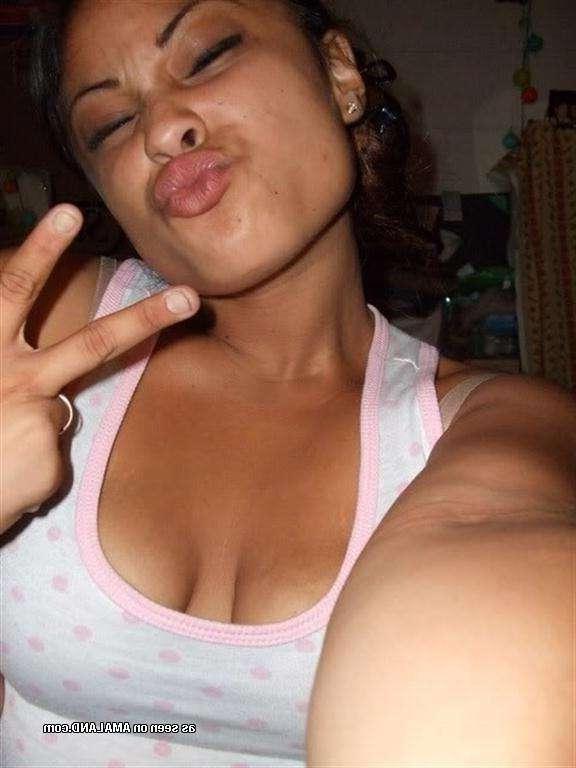 14P Hot Latina bombshell shows off her curves and big round tits