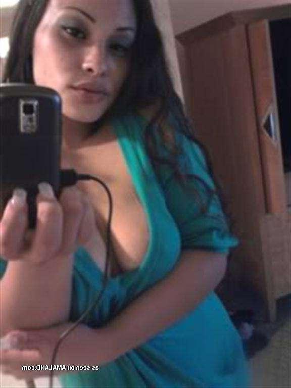 14P Hot Latina bombshell shows off her curves and big round tits