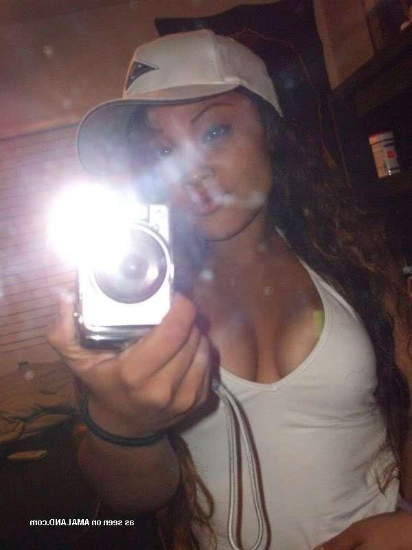 14P Hot Latina bombshell shows off her curves and big round tits