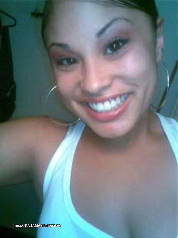 14P Hot Latina bombshell shows off her curves and big round tits