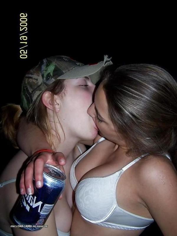10P Lesbo lovers making out in front of their pals