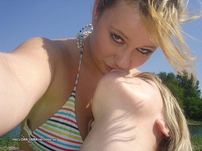 10P Lesbo lovers making out in front of their pals