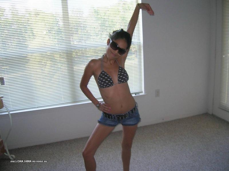 14P Compilation of a kinky chica posing naked around the bedroom