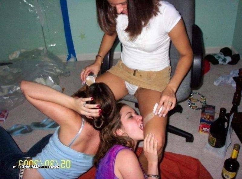 8P Lesbo lovers go wild on cam while friends watch