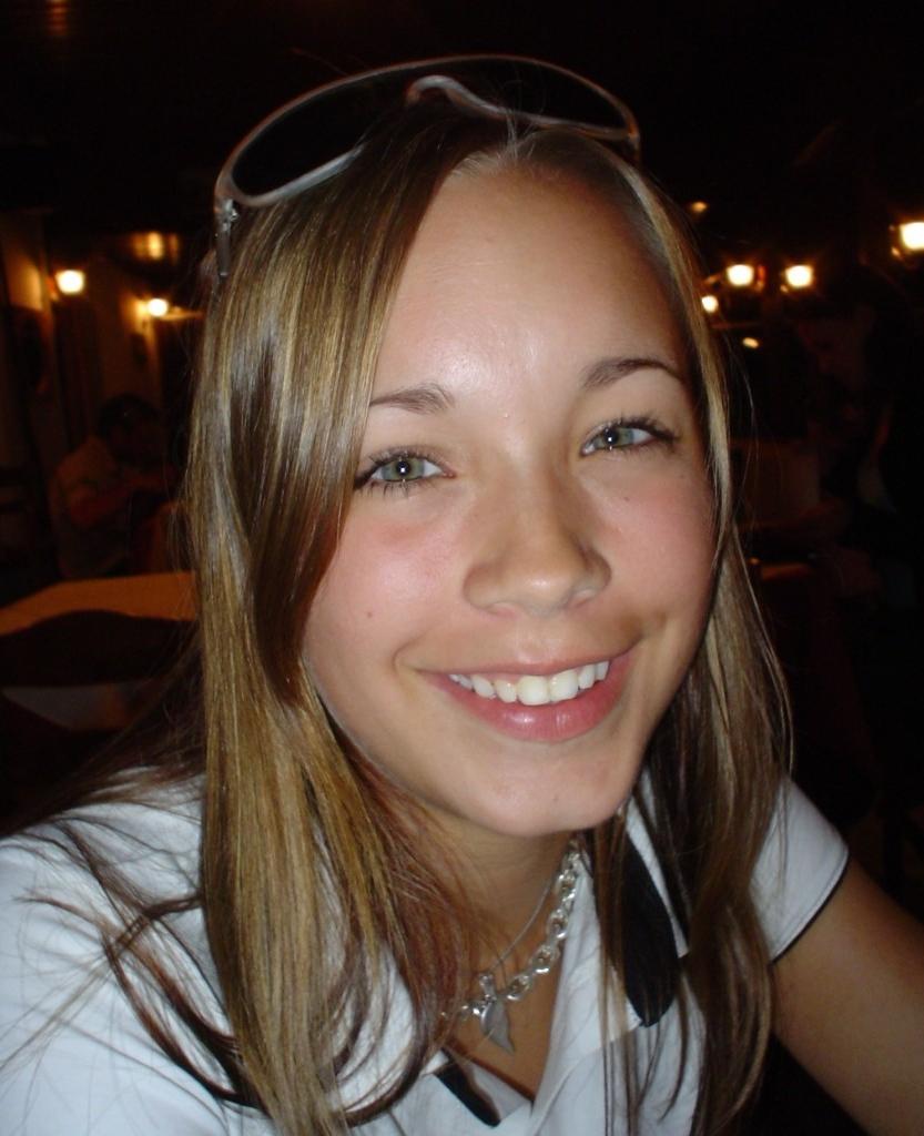 16P Pictures of a naked blonde naked in her bedroom