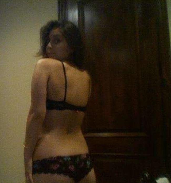 15P Gorgeous nude drunk girls posing on camera