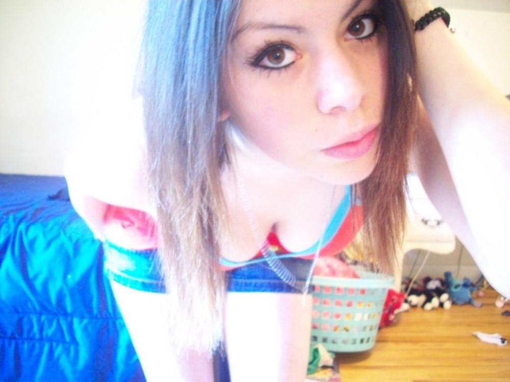 15P Gorgeous nude drunk girls posing on camera