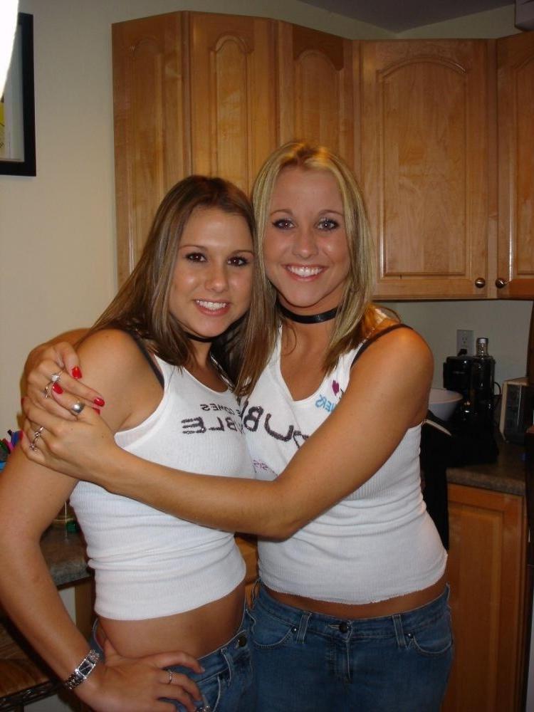 16P Busty and sexy girlfriends in secret asmateur photo shoots