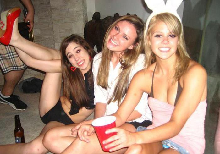 15P Amateur drunk babes posing