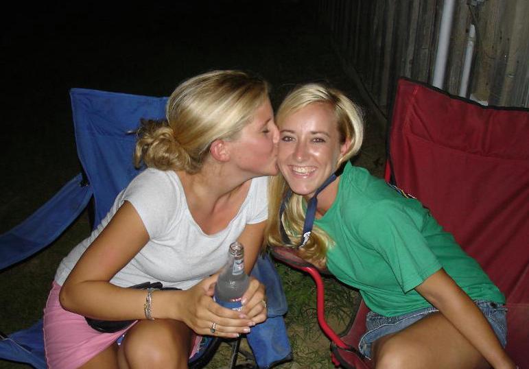 15P Amateur drunk babes posing