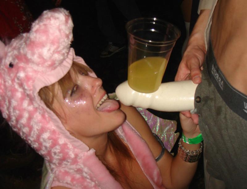 15P Amateur drunk babes at party