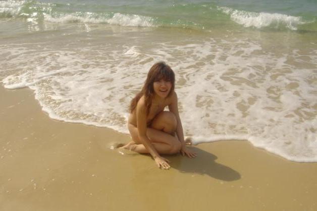 16P Pictures of a naked blonde naked in her bedroom