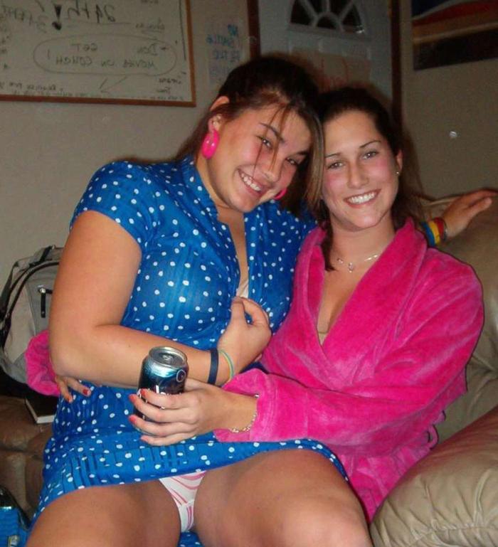 15P Amateur drunk babes at party