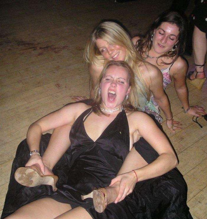 15P Amateur drunk babes at party