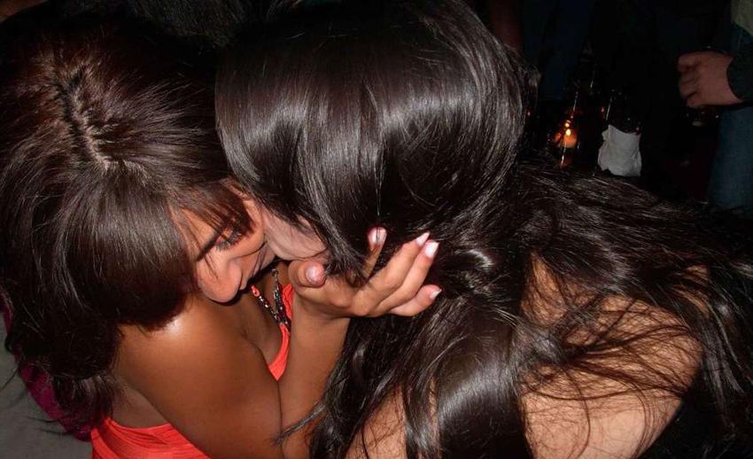 15P Amateur drunk babes at party