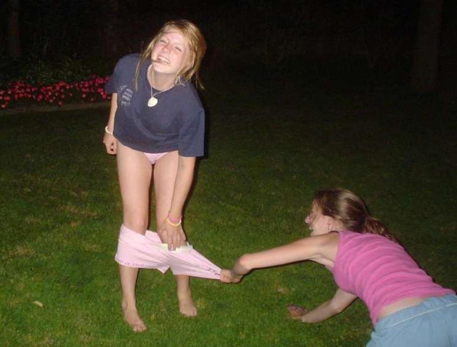 15P Drunk amateur babes at party