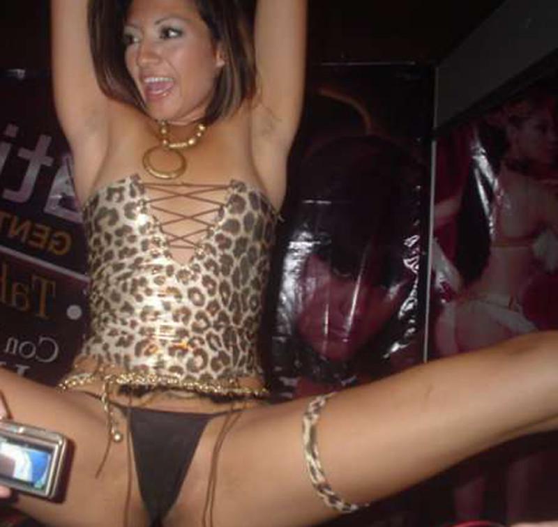 15P Hot and sexy amateur bombshell stripper
