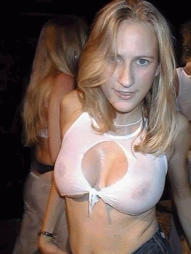 16P Hot naked babes making good use of their camera phones