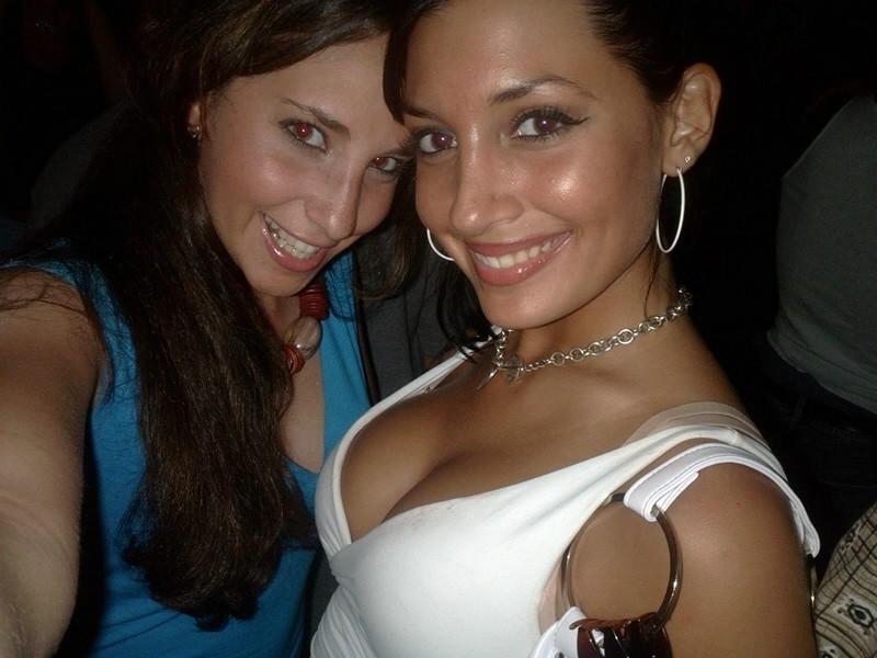 16P My sexy wife is showing me her hot body in these sexy pics