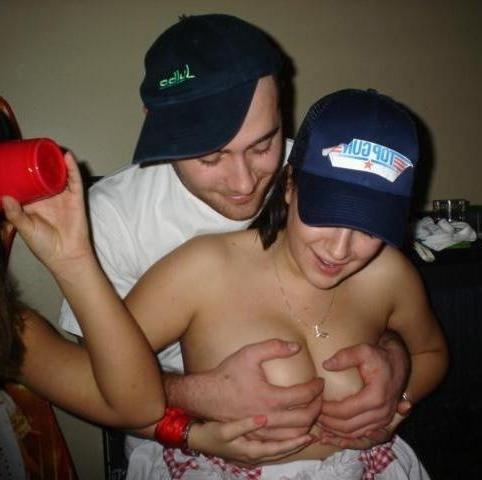 16P Hot naked babes making good use of their camera phones