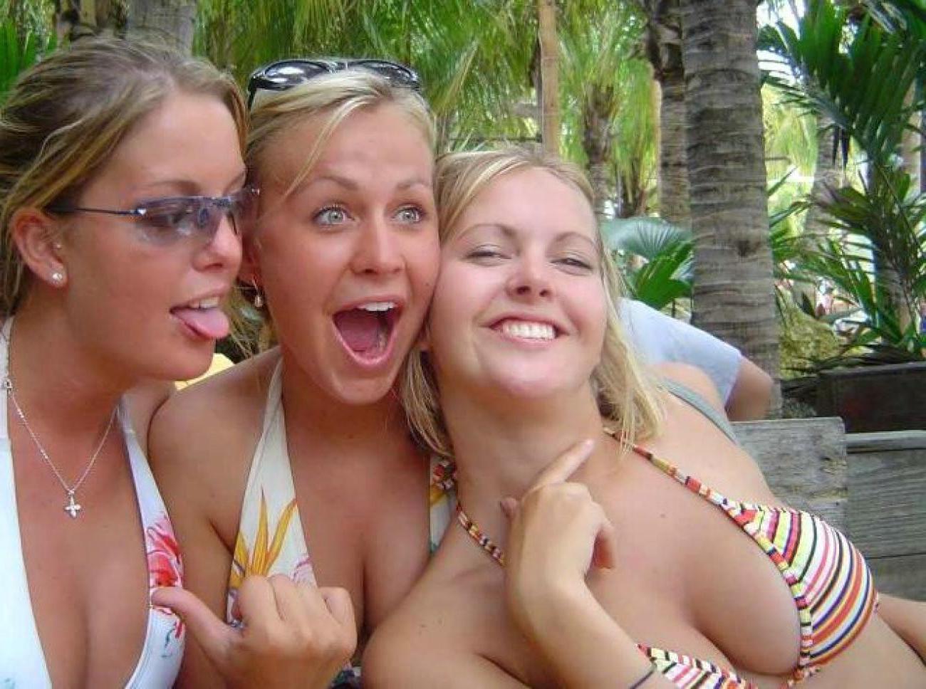 16P Hot girlfriends like to be watched in these hot horny pics