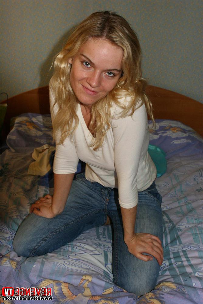 14P Racey Teen Ex-Girlfriend strips and plays with her Vage