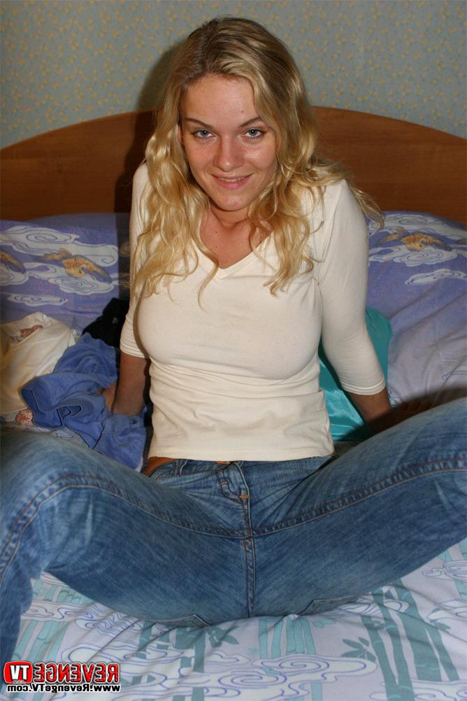 14P Racey Teen Ex-Girlfriend strips and plays with her Vage