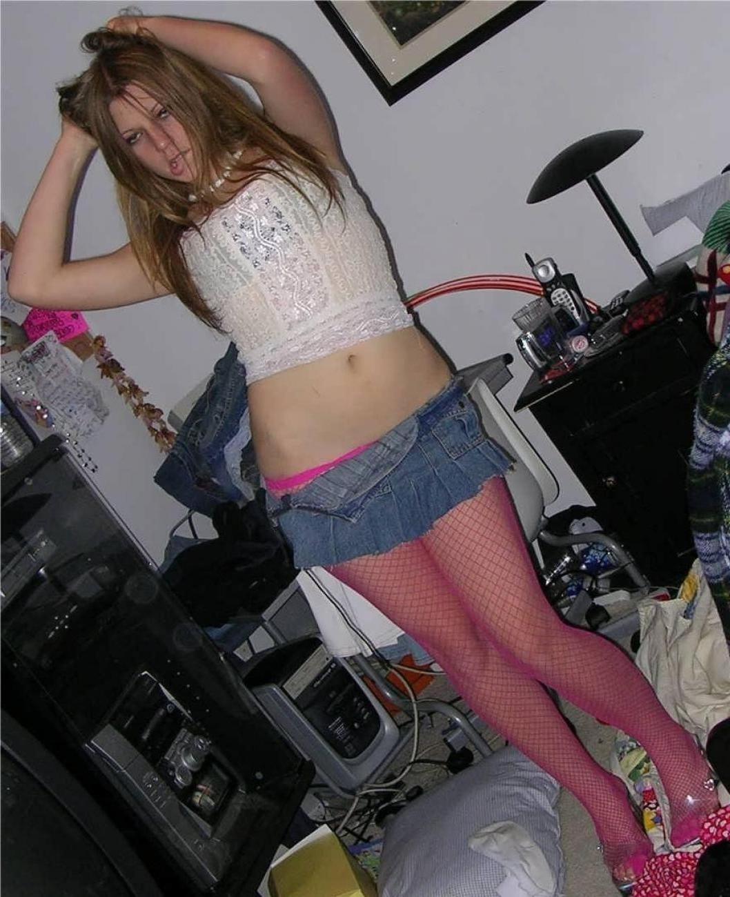 15P Trashed party babes posing and getting sleazy
