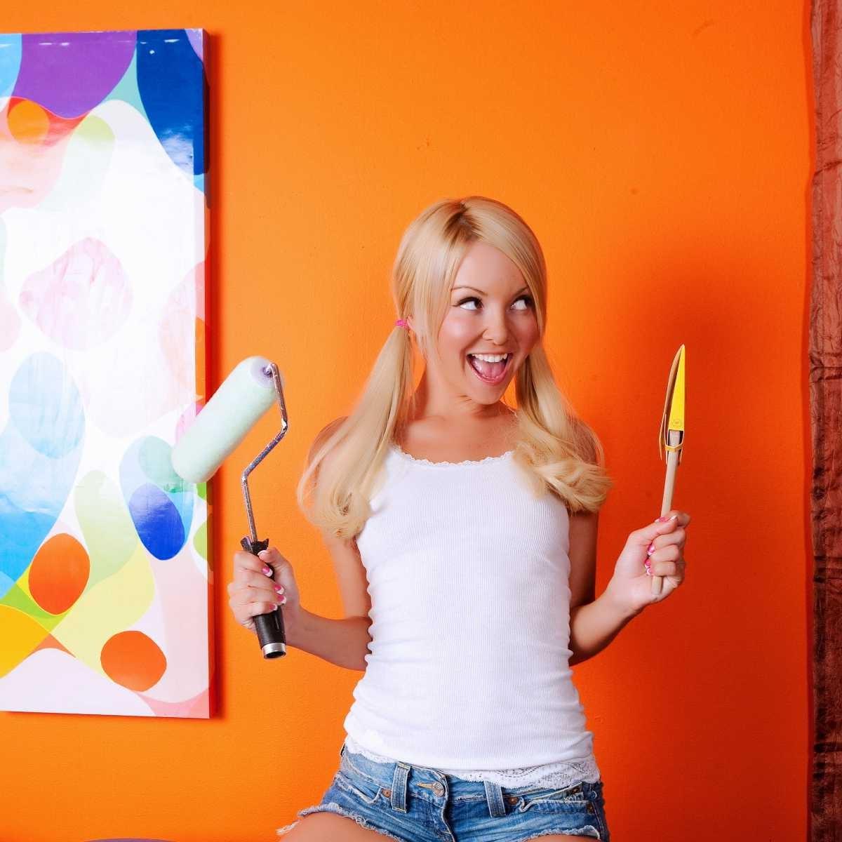 20P Aaliyah fucks a paint brush she is not a very good painter but I would love to h