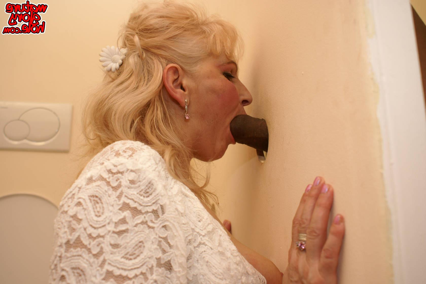 16P Granny love the mature gloryhole