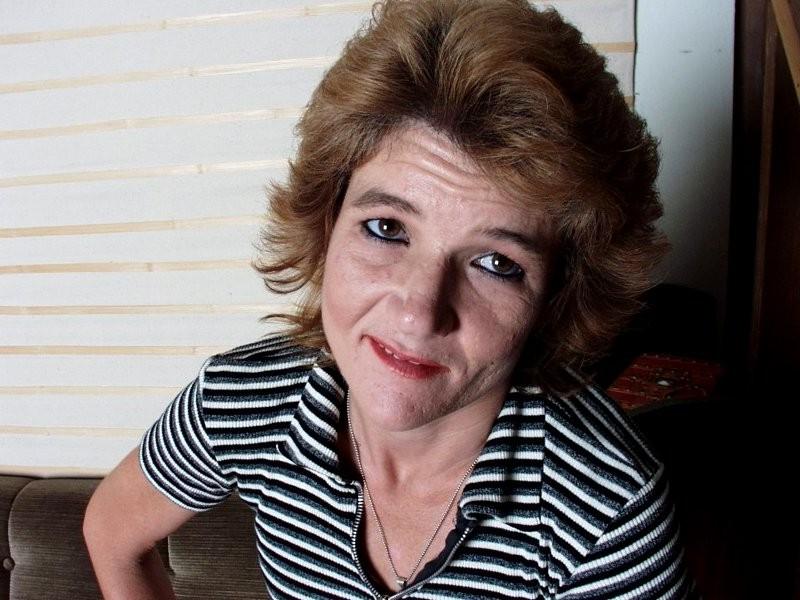 16P Nasty old hag spreading her extremely hairy snatch on the couch