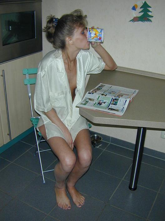 16P Amateur Mom in Gown Spreads Legs at Home