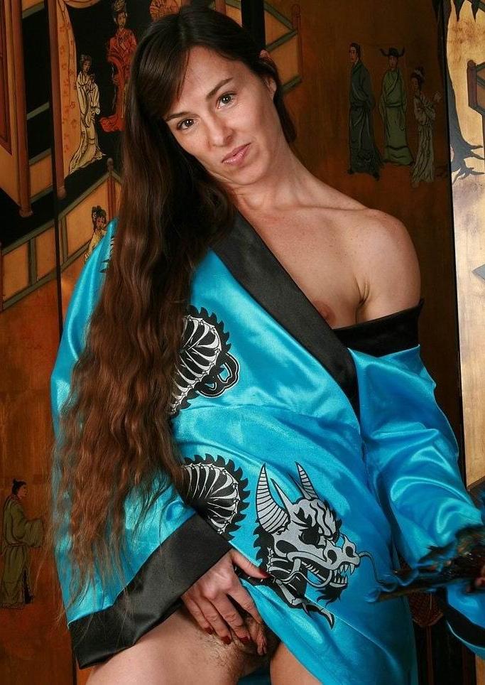 14P Hot mature showing off her hairy pussy