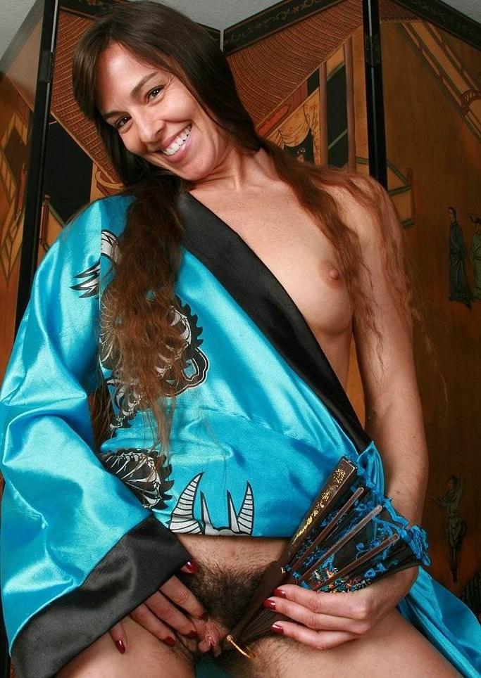 14P Hot mature showing off her hairy pussy