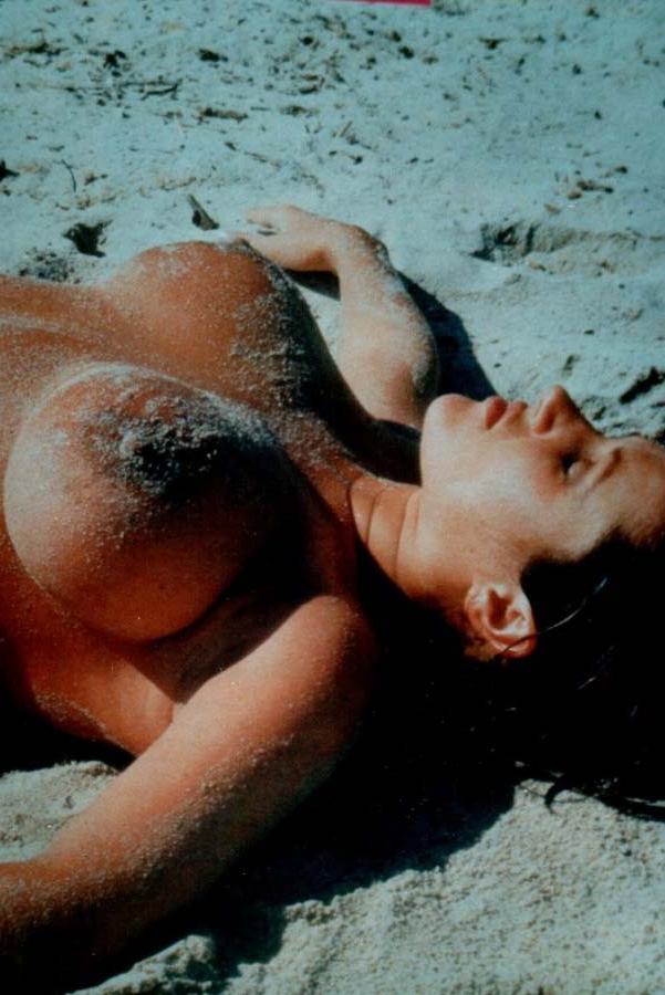 16P Vintage hairy babes from the 70s show their big tits