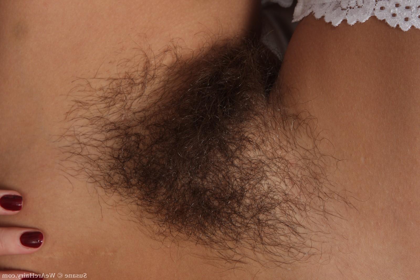 16P Susane shows her hot natural body and hairy pussy on the couch