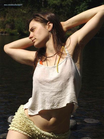 15P naturall hippie girl outdoors