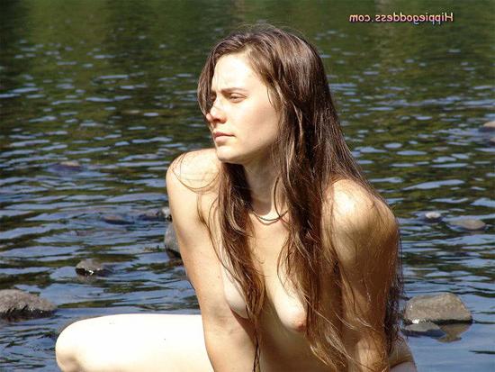 15P naturall hippie girl outdoors