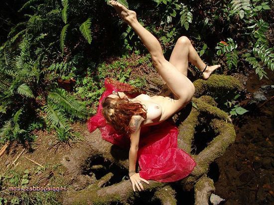 15P tattooed hairy hippie chick