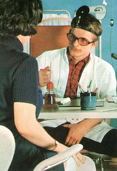 16P Seventies doctor inspecting two retro ladies