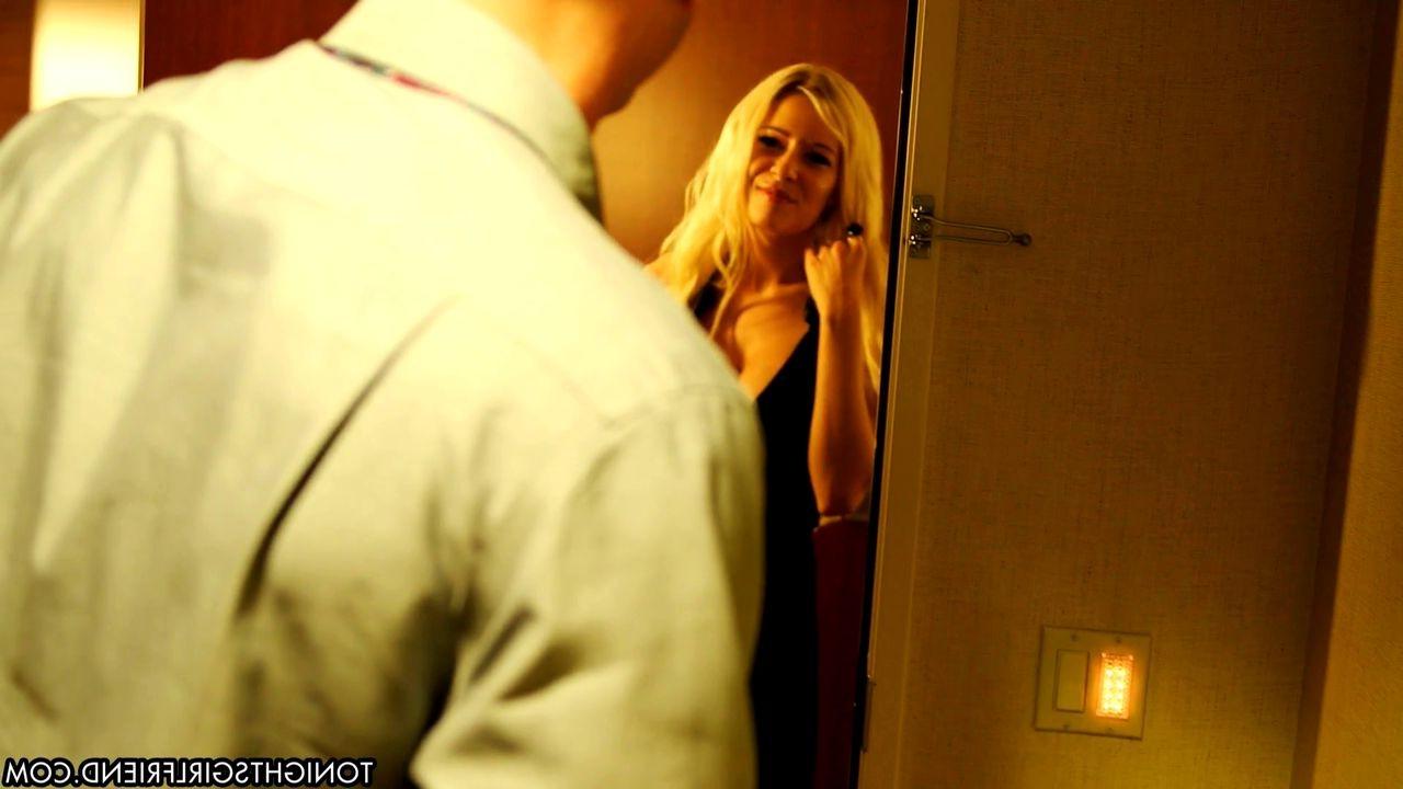 16P Busty bombshell Riley Evans works as an escort