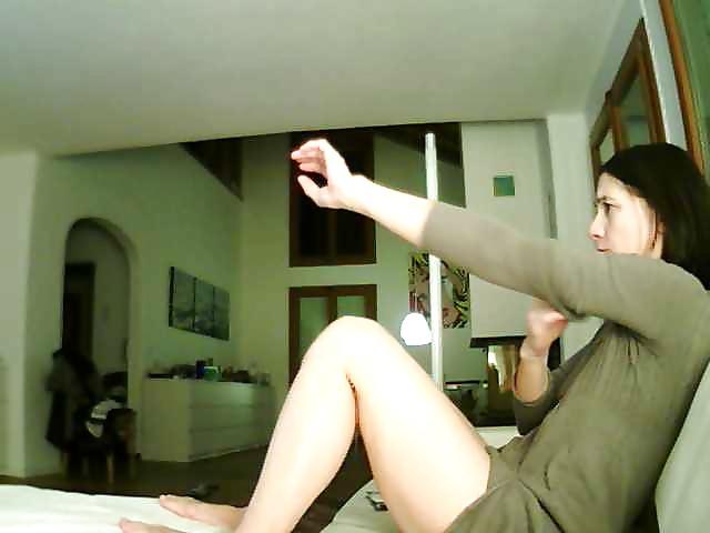25P Hidden Cam Catches Housewife