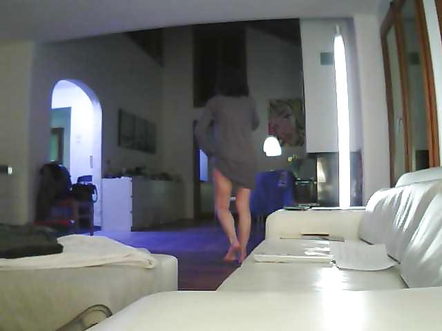25P Hidden Cam Catches Housewife