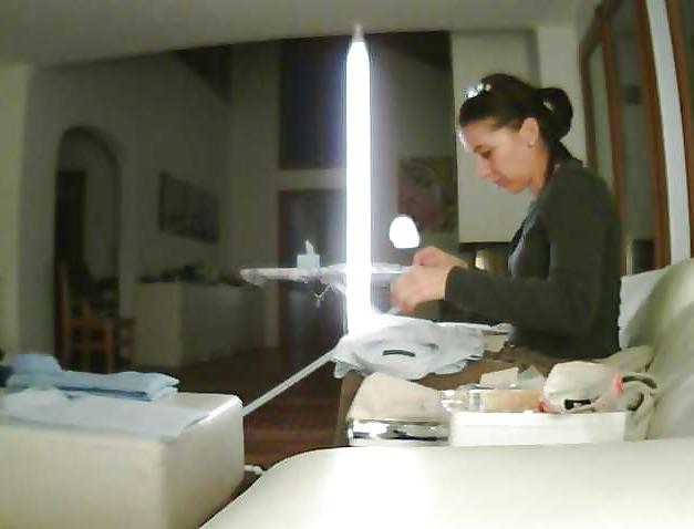 25P Hidden Cam Catches Housewife