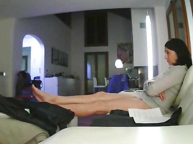 25P Hidden Cam Catches Housewife